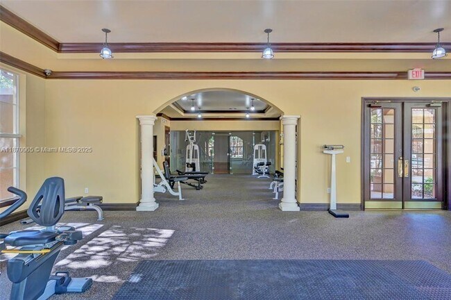 Building Photo - 8020 N Nob Hill Rd