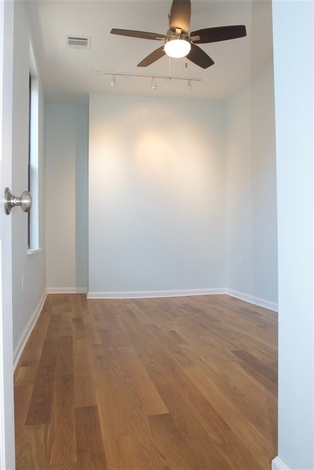 Building Photo - 106 5th St