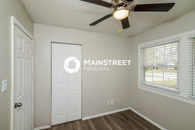 Building Photo - 3 Bedroom Pet-Friendly Home in LOUISVILLE,...