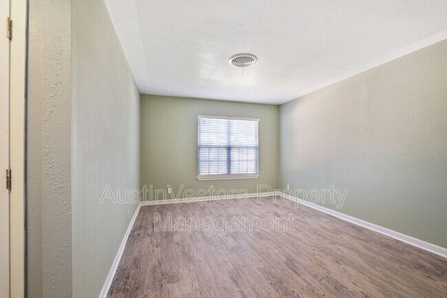 Building Photo - 5504 Coventry Ln