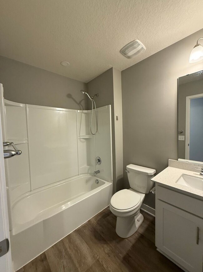 Building Photo - Comfort & Space Await in This Stunning 4BR Dayton Home