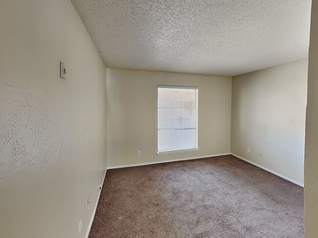 Building Photo - Adorable 2-Bedroom, 2-Bath Condo in Woodhaven – Gated Community! MOVE IN SPECIALS!