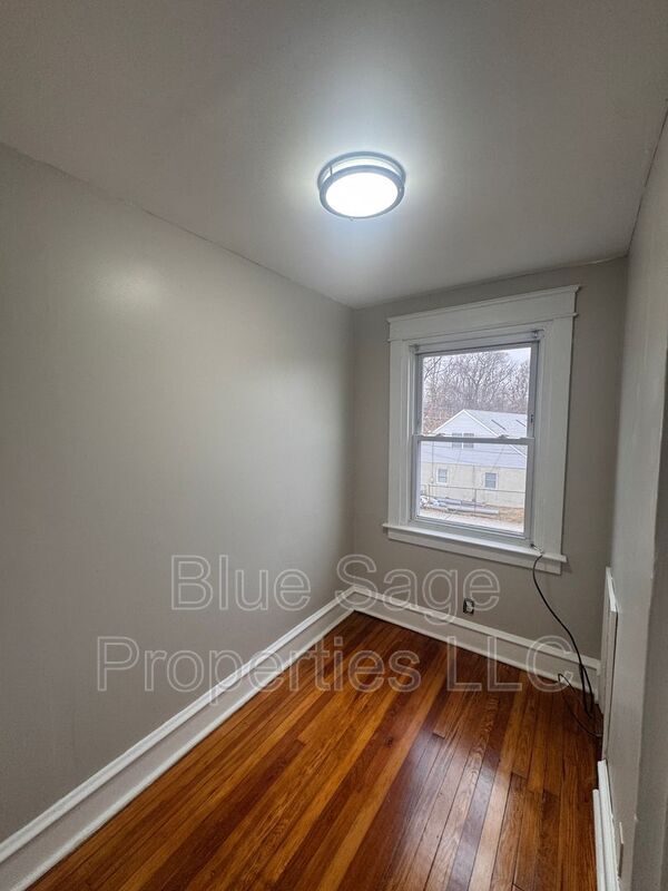 Building Photo - 1411 Lawrence Rd