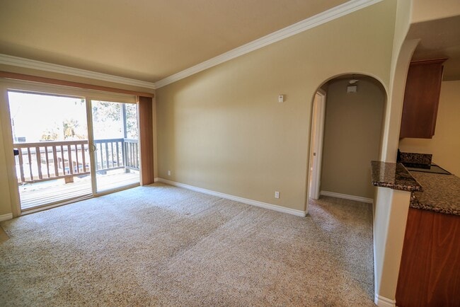 Building Photo - Awesome condo in gated community