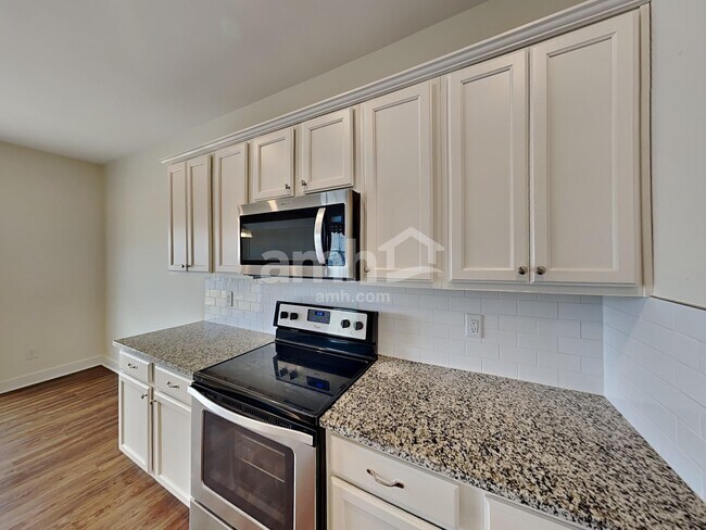 Building Photo - 5290 Lake Maxwell Dr