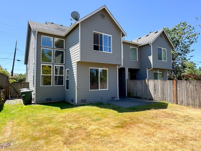 Building Photo - Beautiful 3 bed, 2.5 bath Edmonds Duplex U...