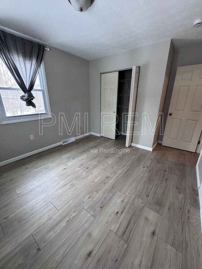 Building Photo - 782 Akron Blvd