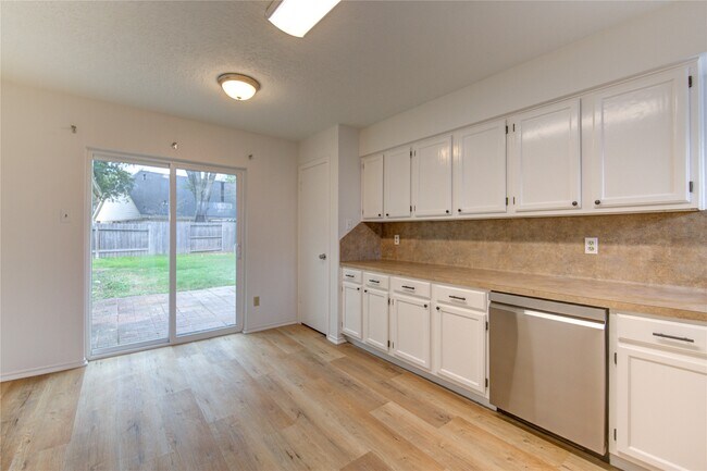 Building Photo - 18418 Arbormont Dr