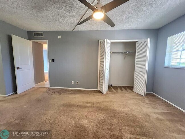 Building Photo - 3090 N Course Dr