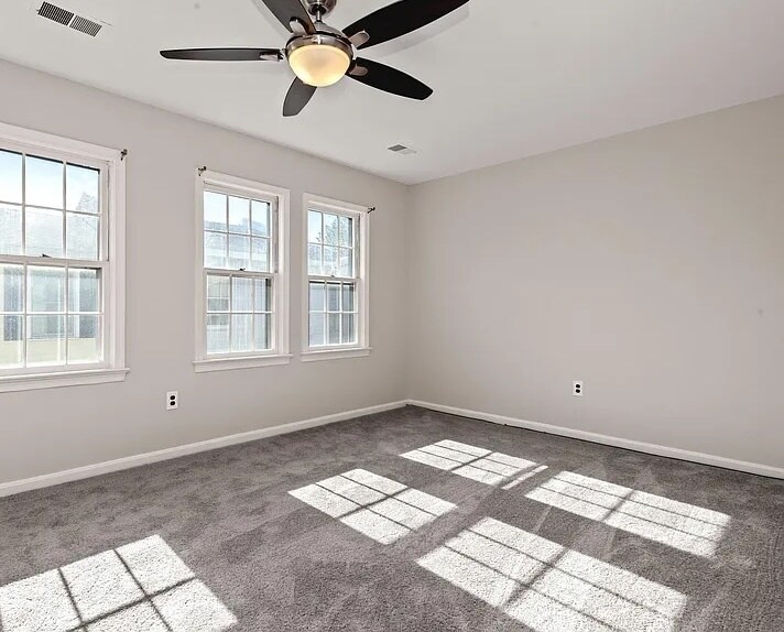 Building Photo - 1902 Curtis Ct SE