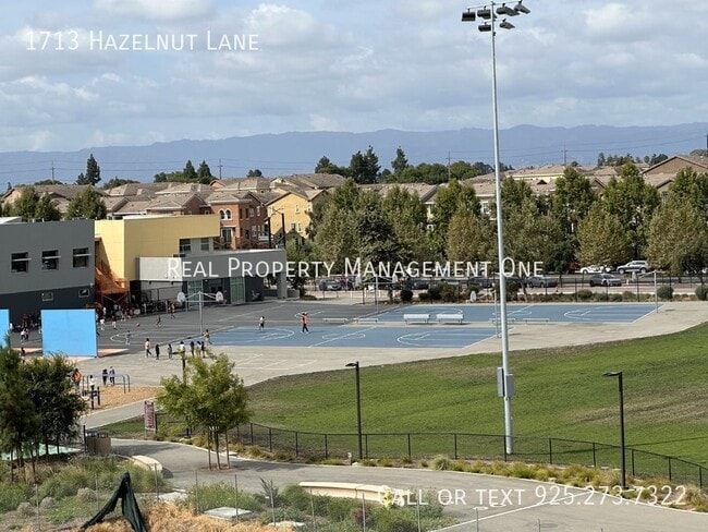 Building Photo - 1713 Hazelnut Ln