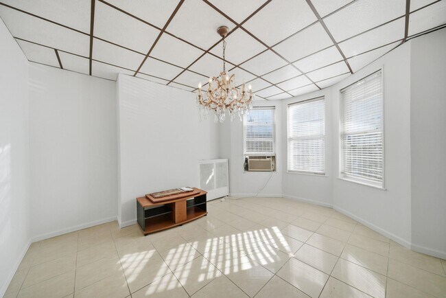 Building Photo - 222 47th St