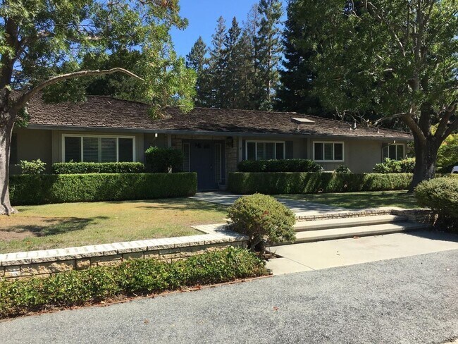 Building Photo - Pet Friendly Home Located in Highly desirable area of Menlo Park