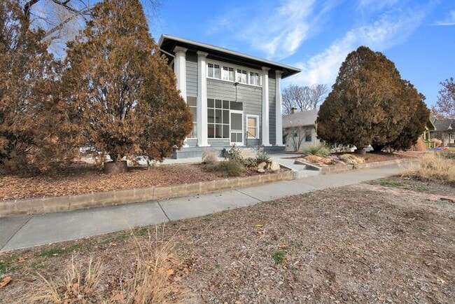 Building Photo - Charming Downtown 1-Bedroom in Historic Victorian Building