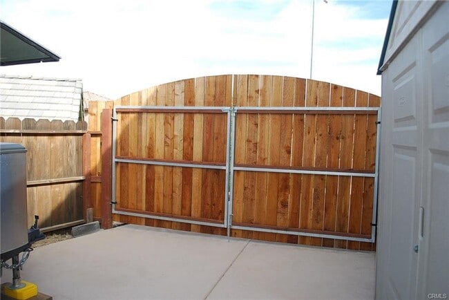 Building Photo - Beautiful home in very desirable neighborhood
