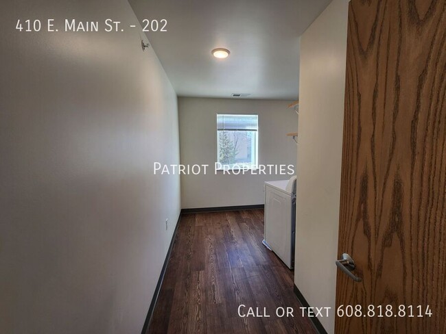 Building Photo - 2 bedroom/ 1.5 bath in Sun Prairie, WI