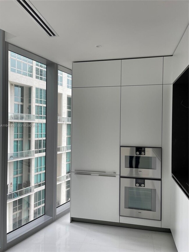 Building Photo - 300 Biscayne Blvd Way