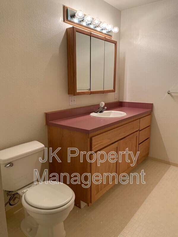 Building Photo - 1612 Sand Ct