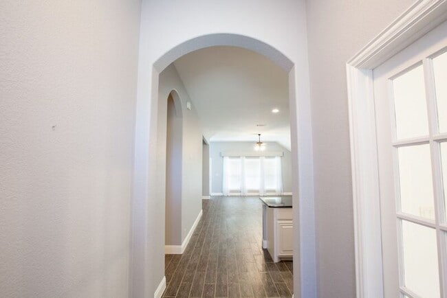 Building Photo - 517 Kelvington Dr