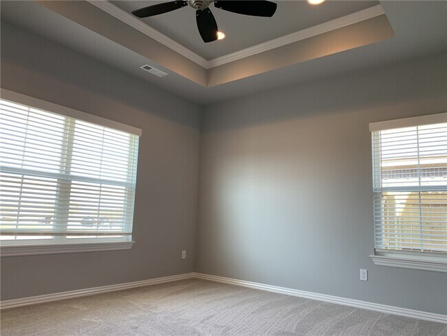 Building Photo - 5913 SW Gentle Winds Rd