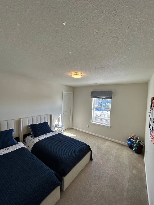 Building Photo - Awesome updated Plymouth home