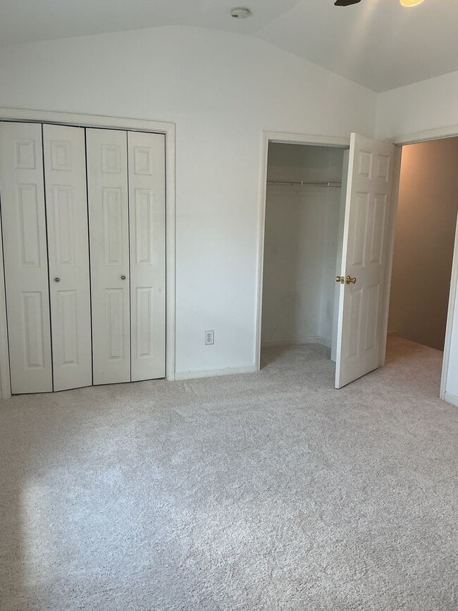 Building Photo - Move-In Ready 2-Bedroom Townhouse in the H...