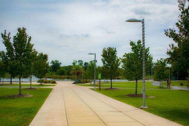 Building Photo - NOW LEASING FOR FALL 2026