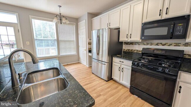 Building Photo - 13996 Khalid Ln