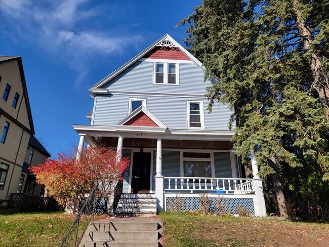 Building Photo - 2115 E 1st St