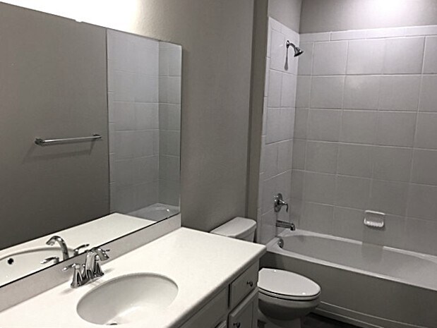 Building Photo - 144 Athens Dr