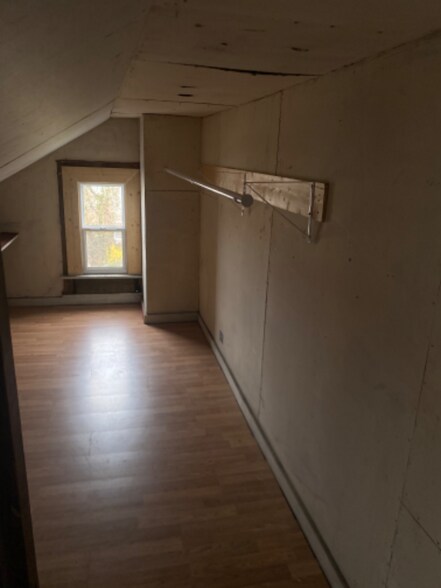 Building Photo - 165 Frothingham Ave