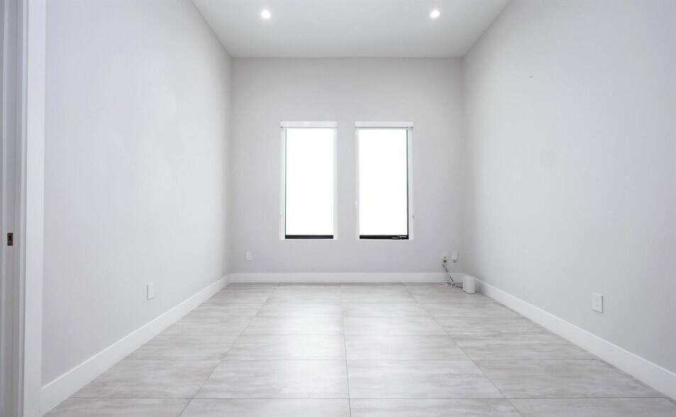 Building Photo - 5663 Brookfield Cir W