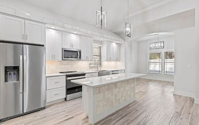 Building Photo - 16 Justin Ct