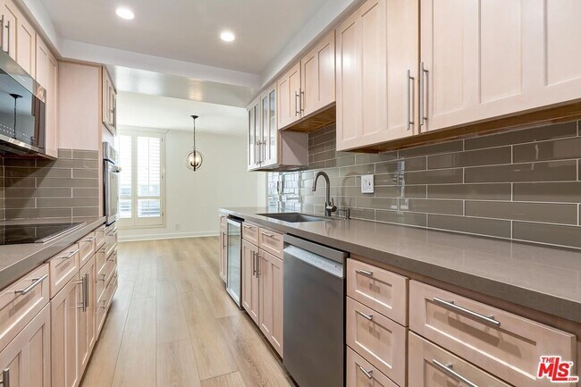 Building Photo - 1710 Malcolm Ave