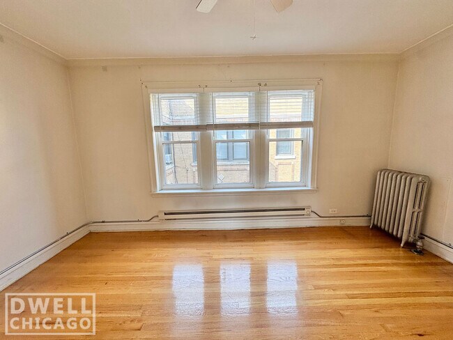 Building Photo - 4208 N Clark St
