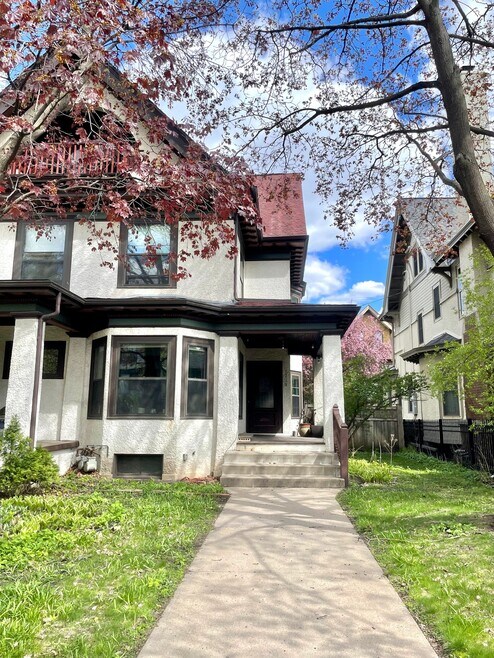 Building Photo - 2737 Irving Ave S