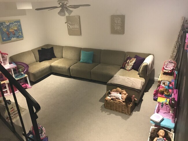 Building Photo - Stunning 2 Bd 2 Bath Townhouse in Wakefield w 2 parking spaces