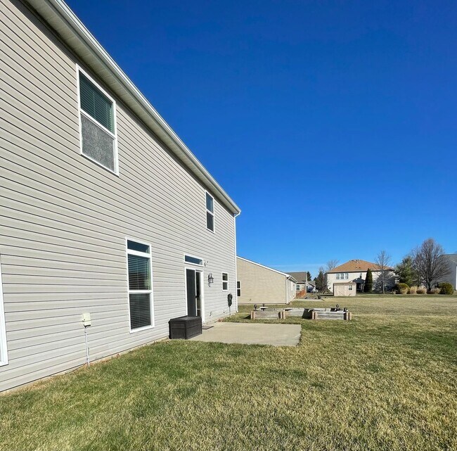 Building Photo - Beautiful 4 Bedroom Single Family Home - Harrison School District