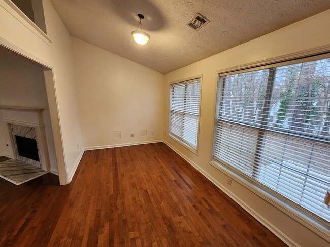 Building Photo - 3840 Sugarbrook Dr