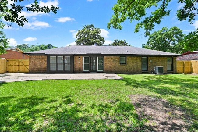 Building Photo - 2117 Semmes Dr