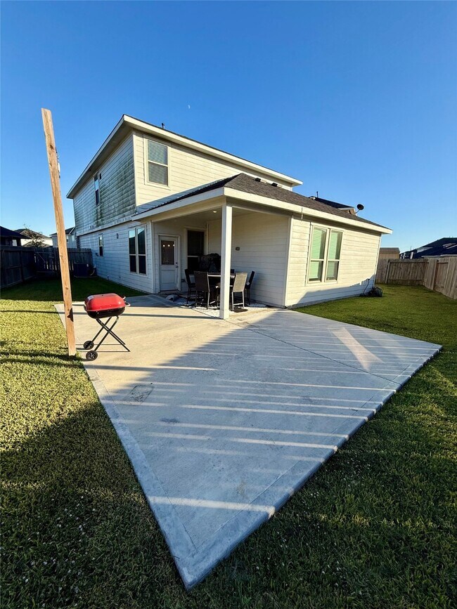 Building Photo - 15402 Sailpoint Ln