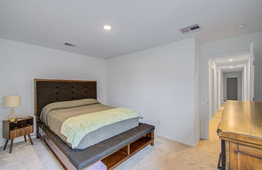 Building Photo - 21575 Carosella Dr