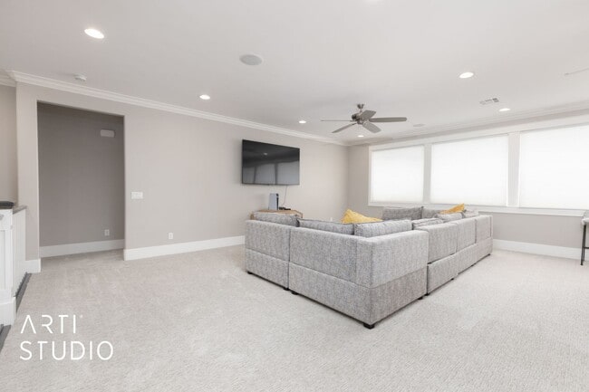 Building Photo - Gorgeous 5 bed 4 bath furnished home in Li...
