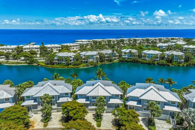 Building Photo - 777 Beach View Dr
