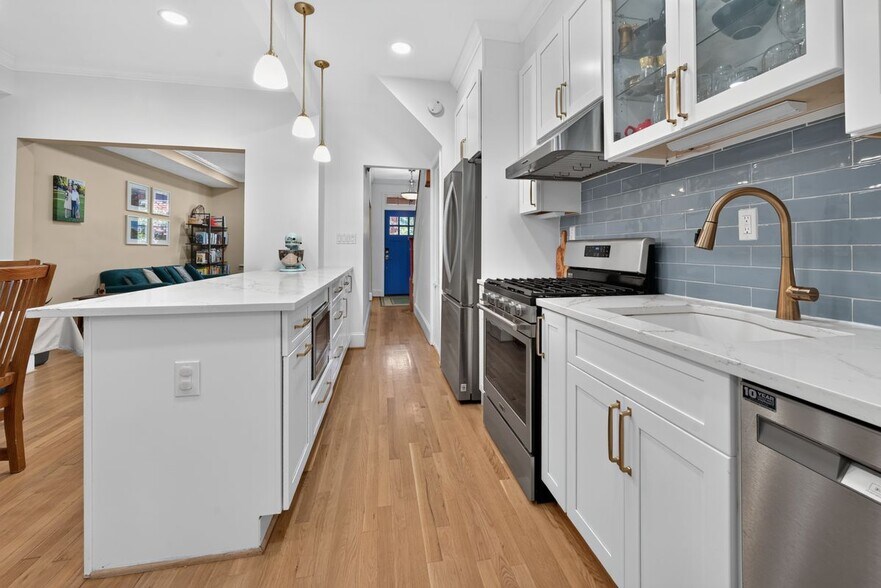 Building Photo - 1308 F St NE