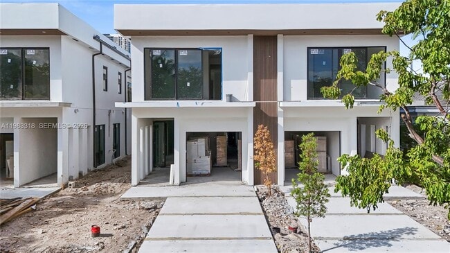 Building Photo - 11 SE 12th Ave