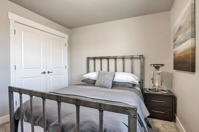 Building Photo - 3 Bedroom Townhome in Orem in a Great HOA Community!