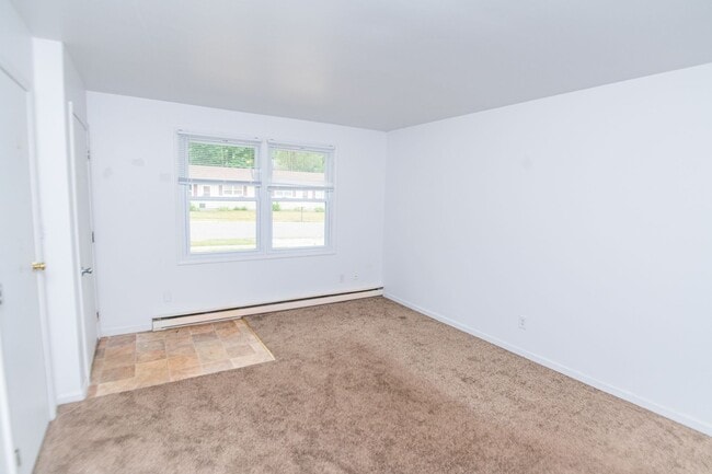 Building Photo - 2 bed 1 bath duplex in Portage