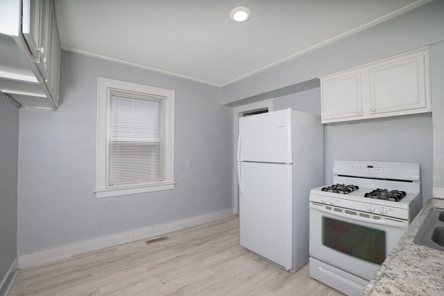 Building Photo - 6074 Tarnow St