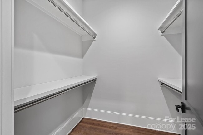 Building Photo - 805 Naples Dr